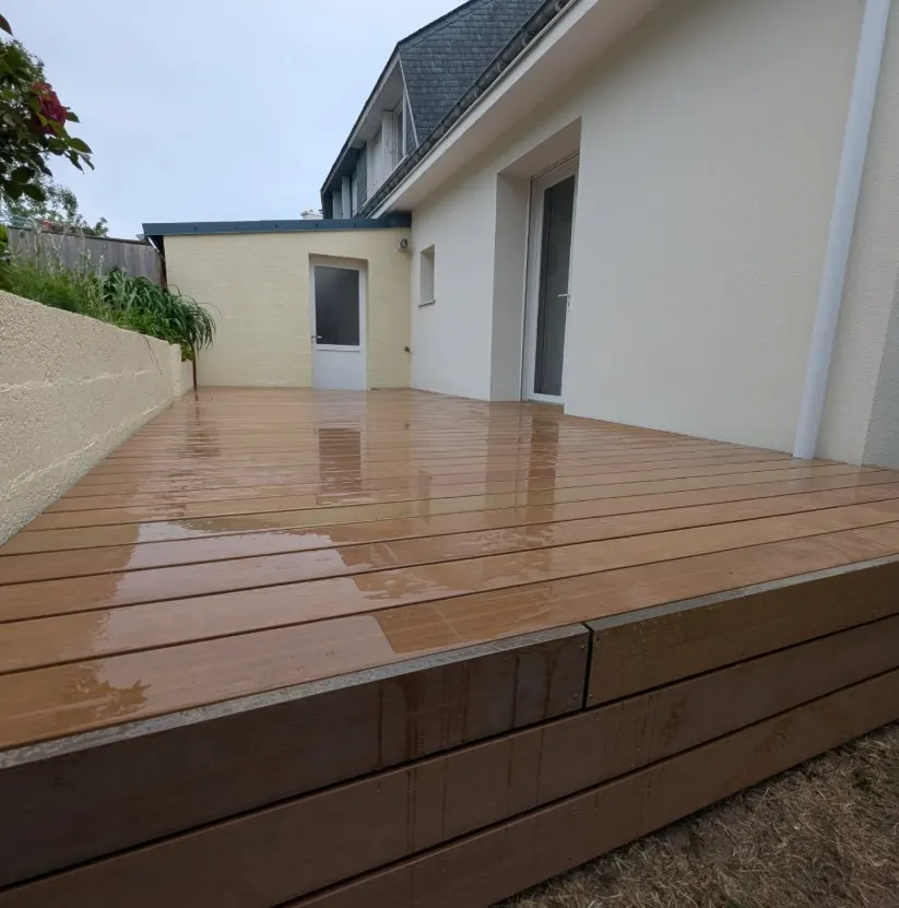 Terrasse en composite sur plots - après travaux, Pays de Lorient (56)